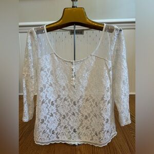 Stunning Abercrombie & Fitch off white lace blouse size medium